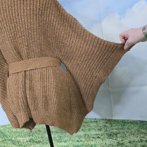 DAVID & DANI | CABLE KNIT BELTED BAT WING FRINGED SWEATER - Picture 14 of 16